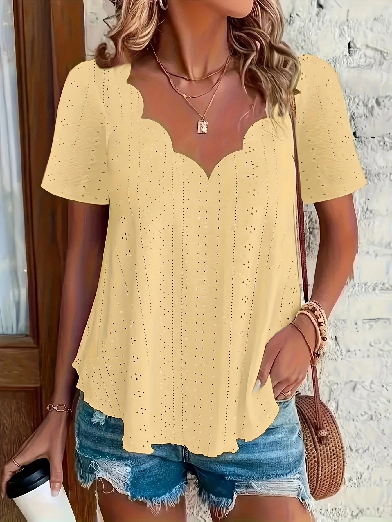 Bequemes und atmungsaktives Jacquard-T-Shirt mit kurzen Ärmeln und V-Ausschnitt für Damen