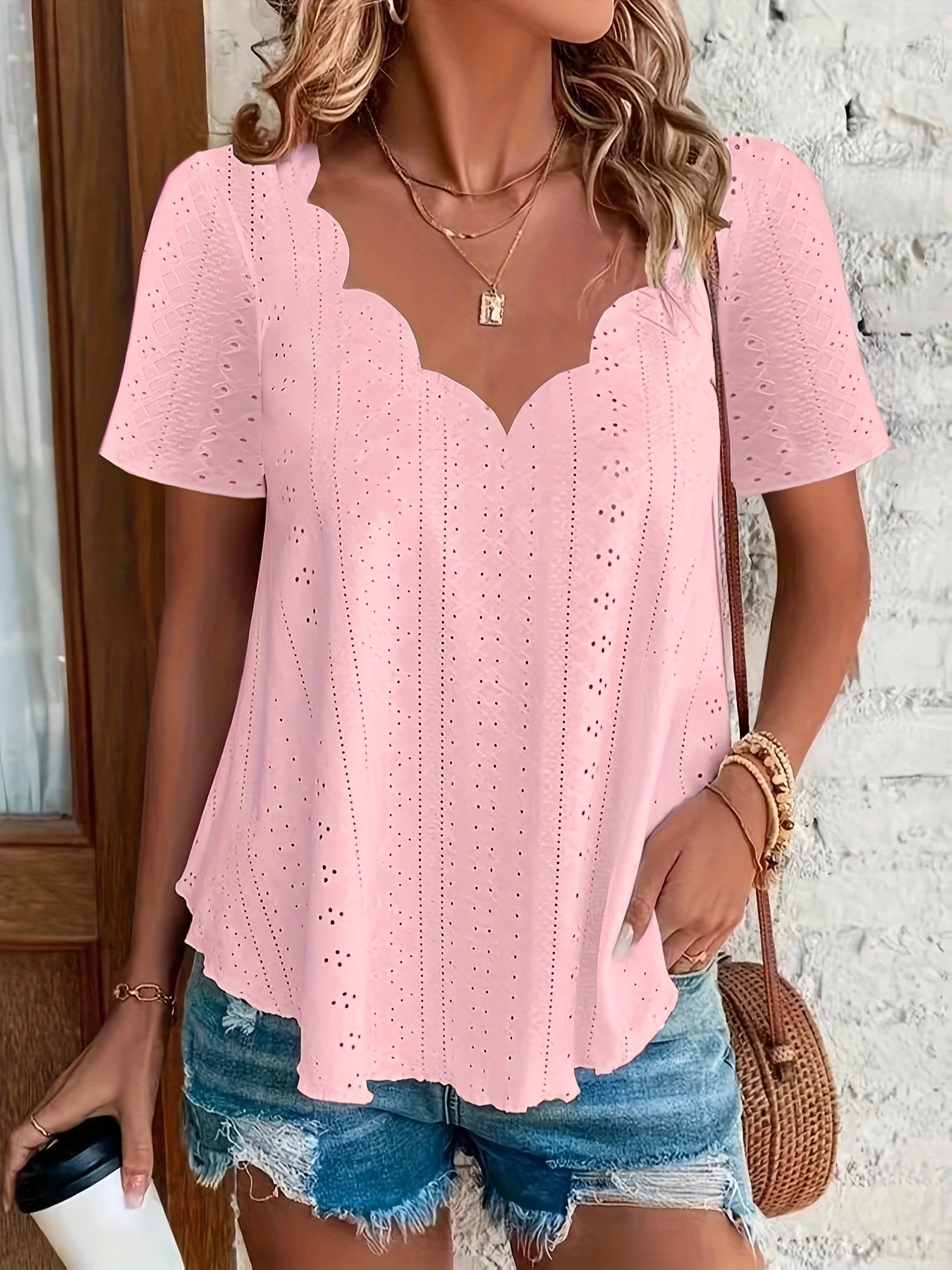 Bequemes und atmungsaktives Jacquard-T-Shirt mit kurzen Ärmeln und V-Ausschnitt für Damen