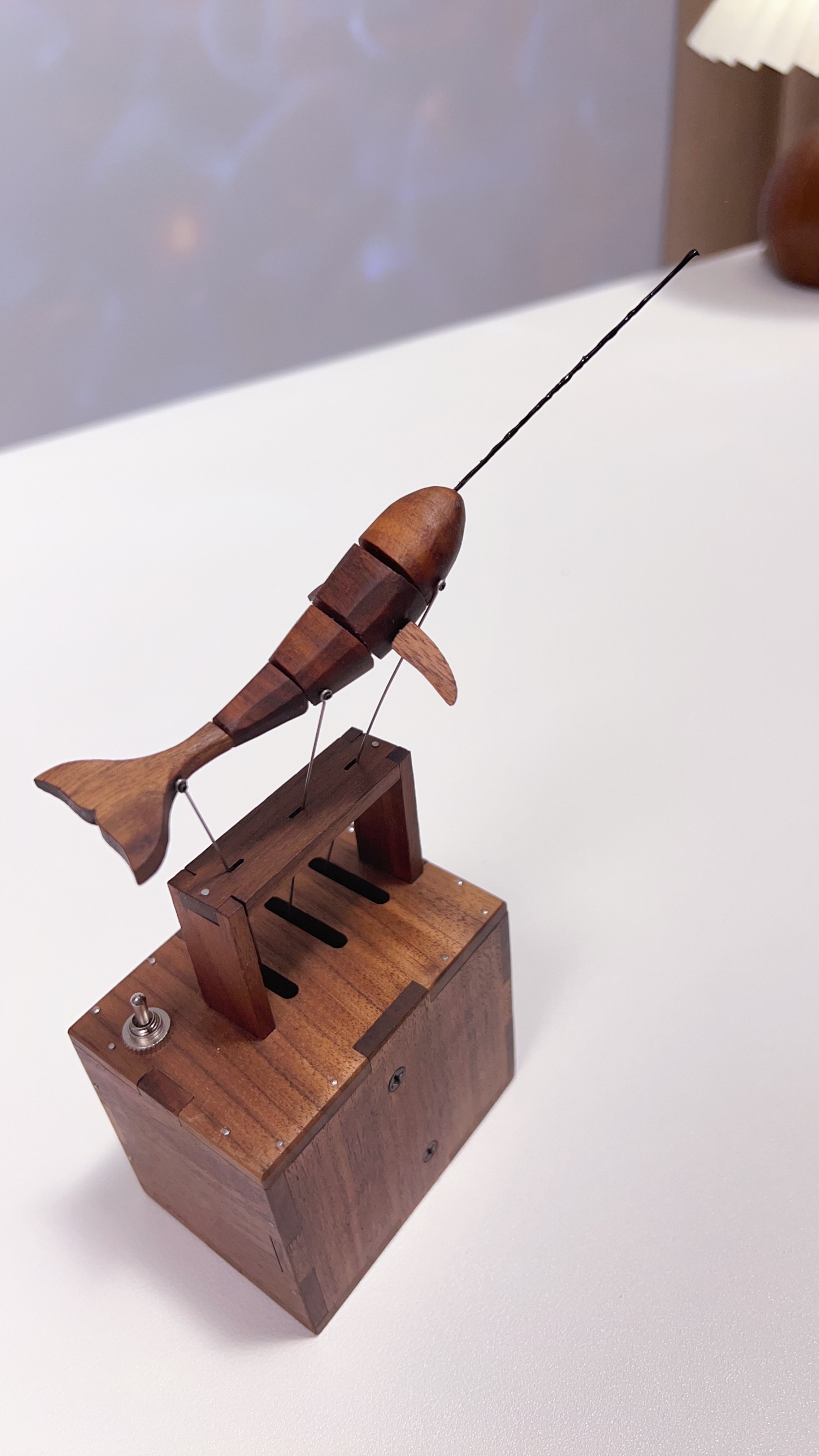 Handcrafted   Walnut   Whale   Automaton
