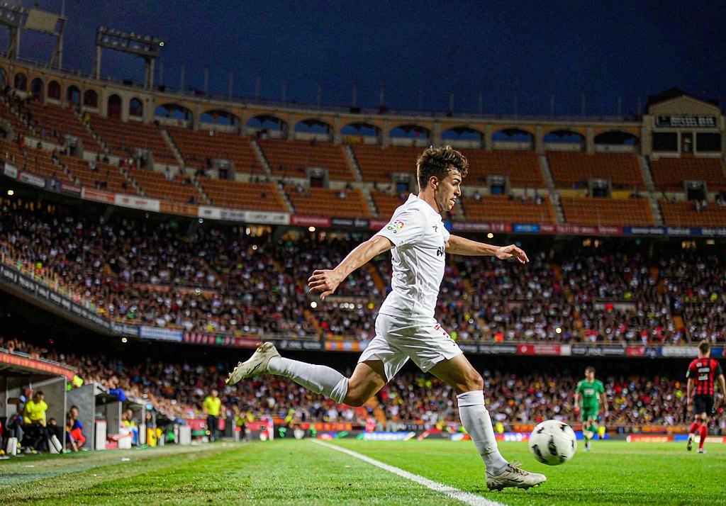 Valencia player celebrating a goal at the Mestalla