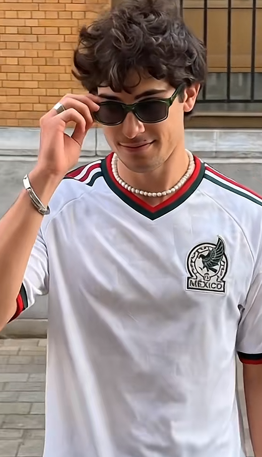 Mexico 2026 Away Jersey Fan Photo