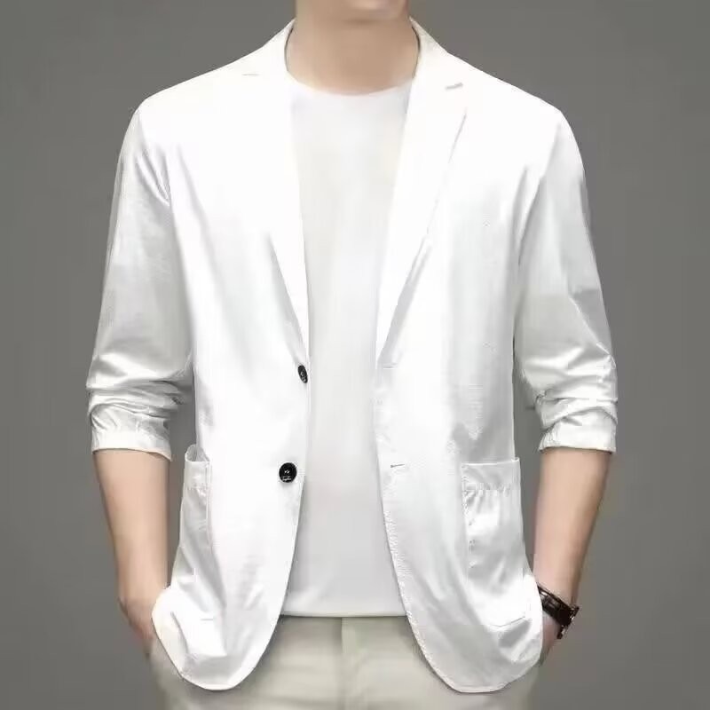 Business casual yet comfortable – a soft ice silk suit jacket, suitable for all-day wear.
