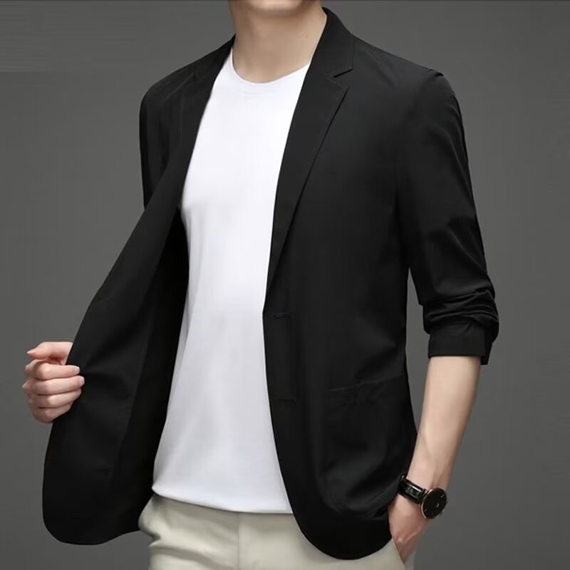 Business casual yet comfortable – a soft ice silk suit jacket, suitable for all-day wear.