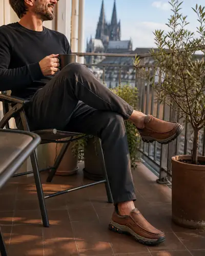 Wolfgang G., K&ouml;ln &middot; Balkon, Schuh dunkelbraun