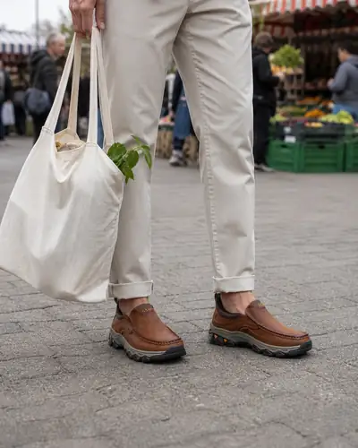 Markus H., Frankfurt &middot; Wochenmarkt, Schuh braun