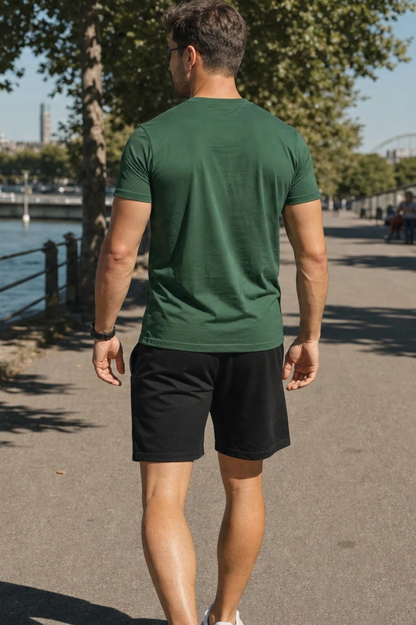 Rückansicht des grünen Herren Freizeit-Sets
