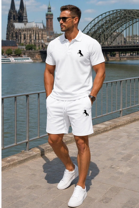 Weißes Herren Polo-Set an der Rheinpromenade