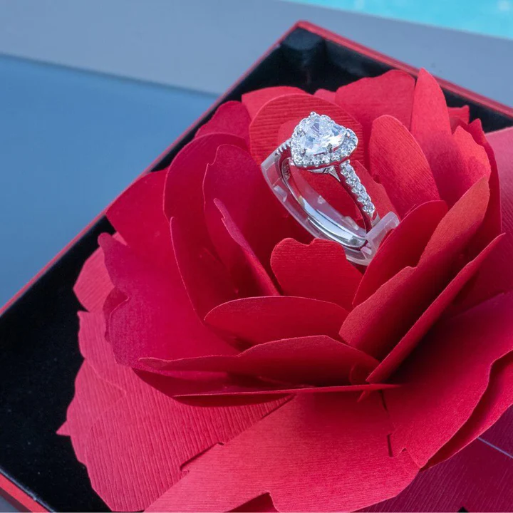 🌹Inel alb de cristal în inimă - Rose Folder Box
