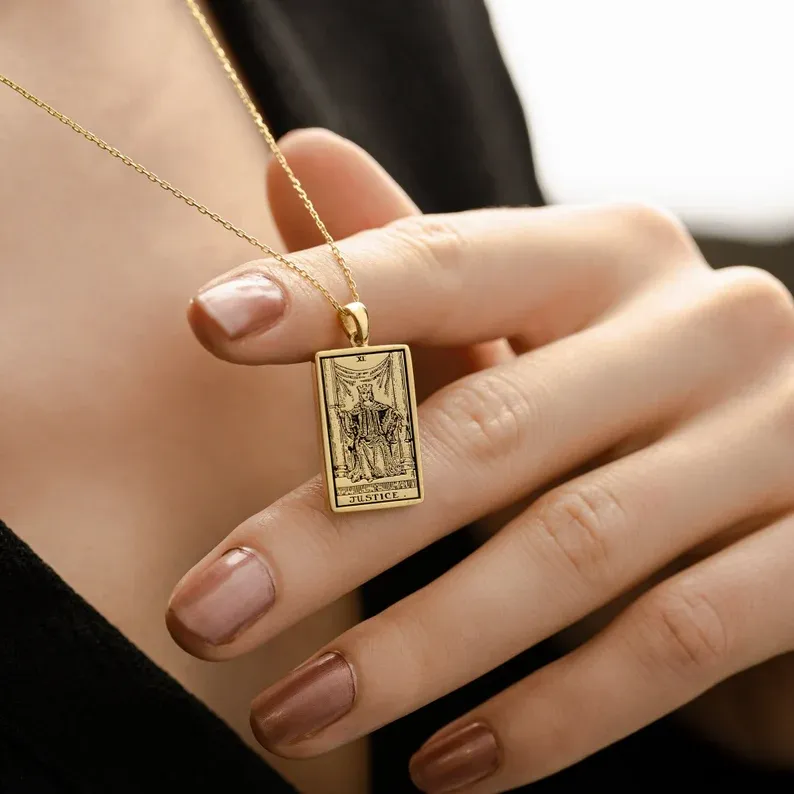 Collana Tarocchi zodiacali Giustizia Bilancia - Ciondolo zodiacale - Gioielli astrologici su due lati - Regalo di compleanno - Regalo squisito (Unisex)