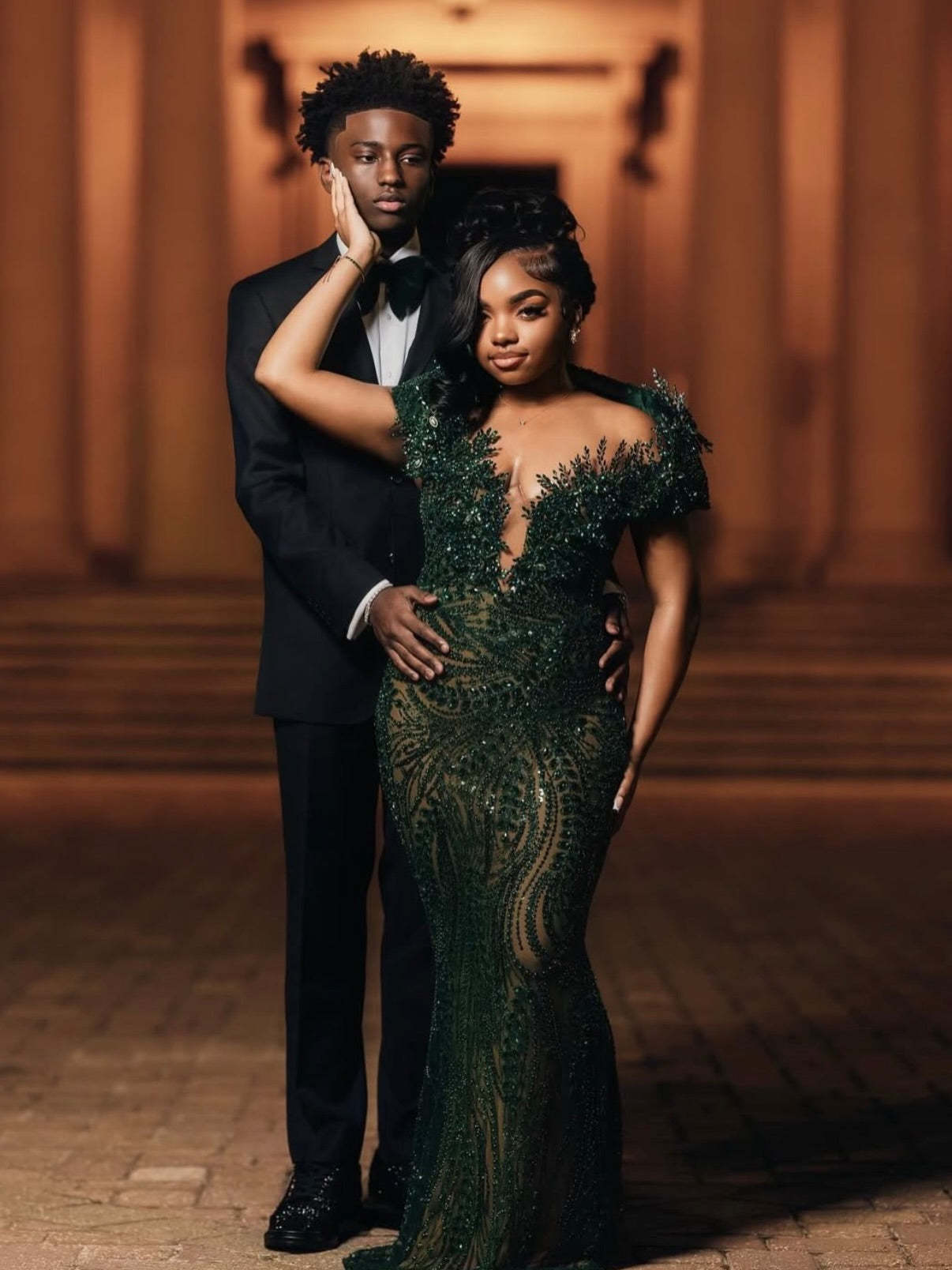 Emerald Green 3D Leaf Crystal Beaded Deep V-Neck Sheer Illusion Mermaid Prom Dress with Cap Sleeves
