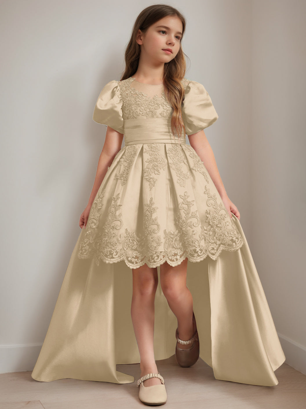 Ball-Gown Scoop Neck Short Sleeves Knee-Length Flower Girl Dress with Appliques Champagne