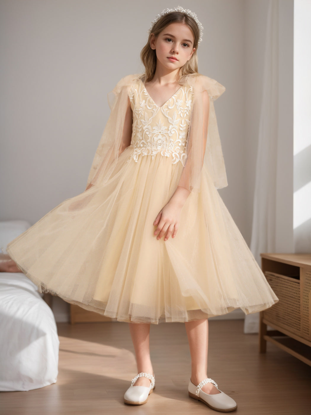A-Line/Princess V-Neck Sleeveless Tea-Length Flower Girl Dress with Lace Champagne