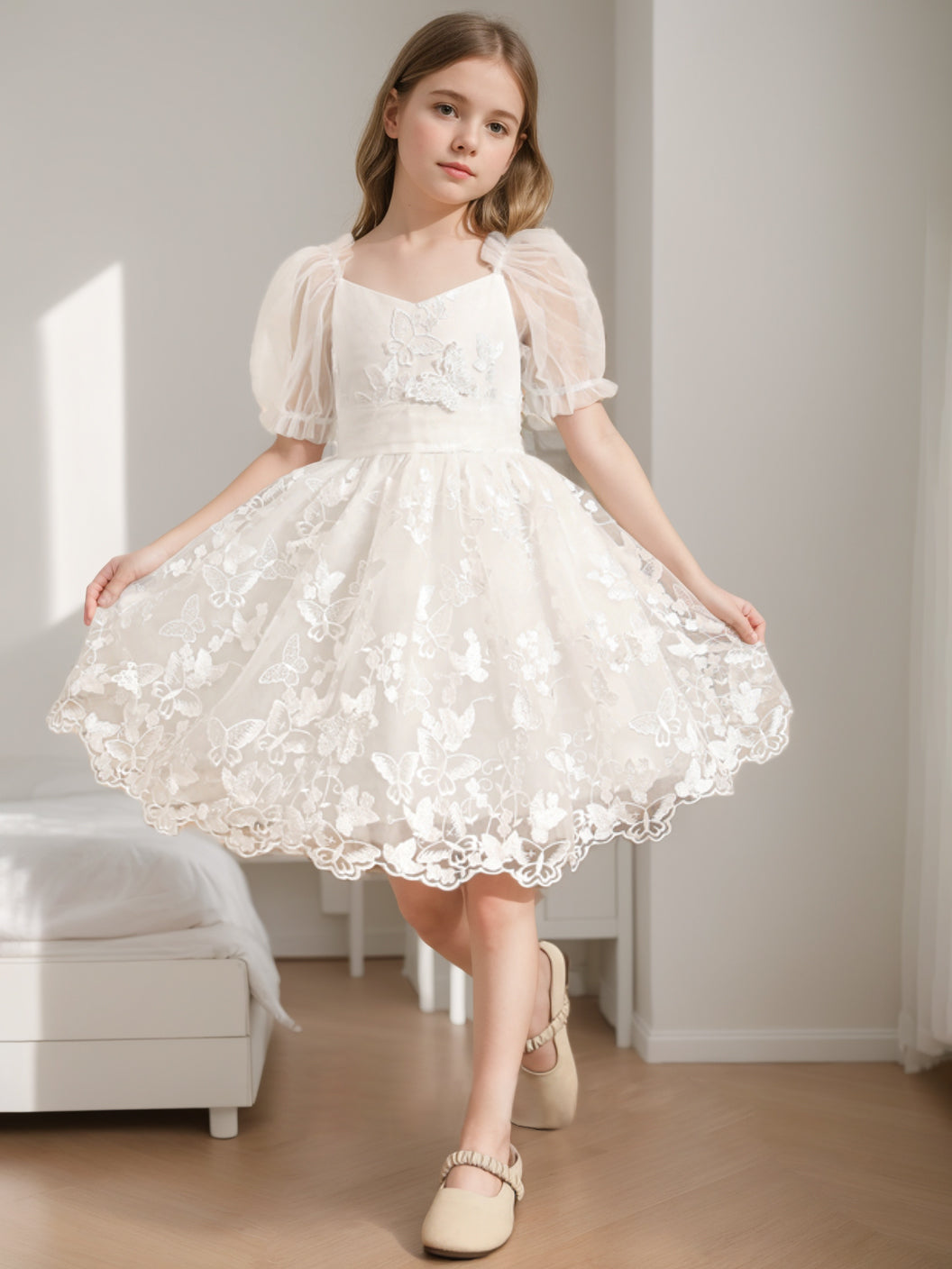 A-Line/Princess V-Neck Short Sleeves Knee-Length Flower Girl Dress with Lace Ivory