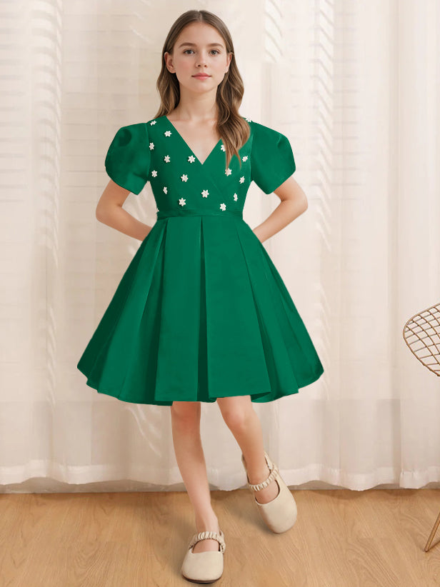 A-Line/Princess V-Neck Short Sleeves Knee-Length Flower Girl Dress with Appliques Dark Green