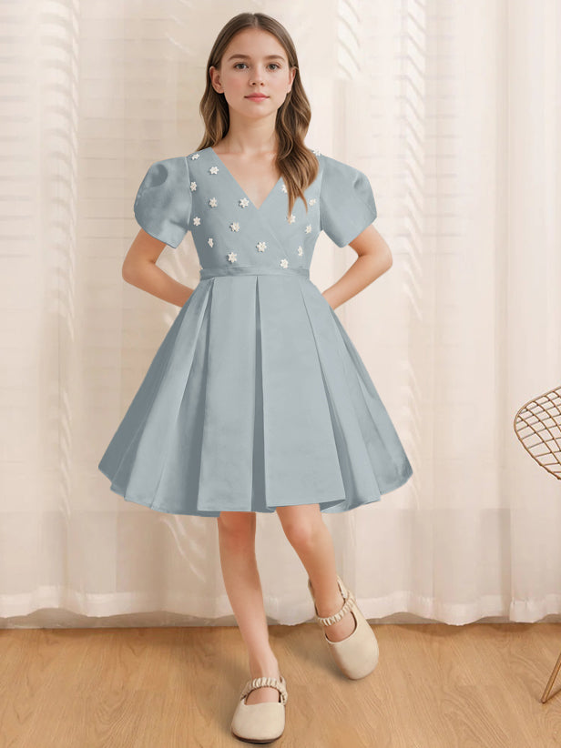 A-Line/Princess V-Neck Short Sleeves Knee-Length Flower Girl Dress with Appliques Dusty Blue