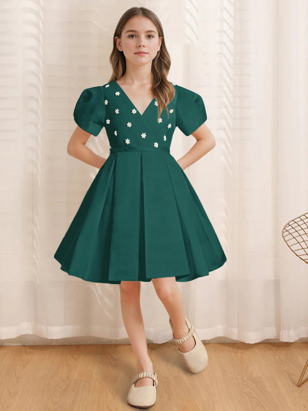 A-Line/Princess V-Neck Short Sleeves Knee-Length Flower Girl Dress with Appliques Emerald