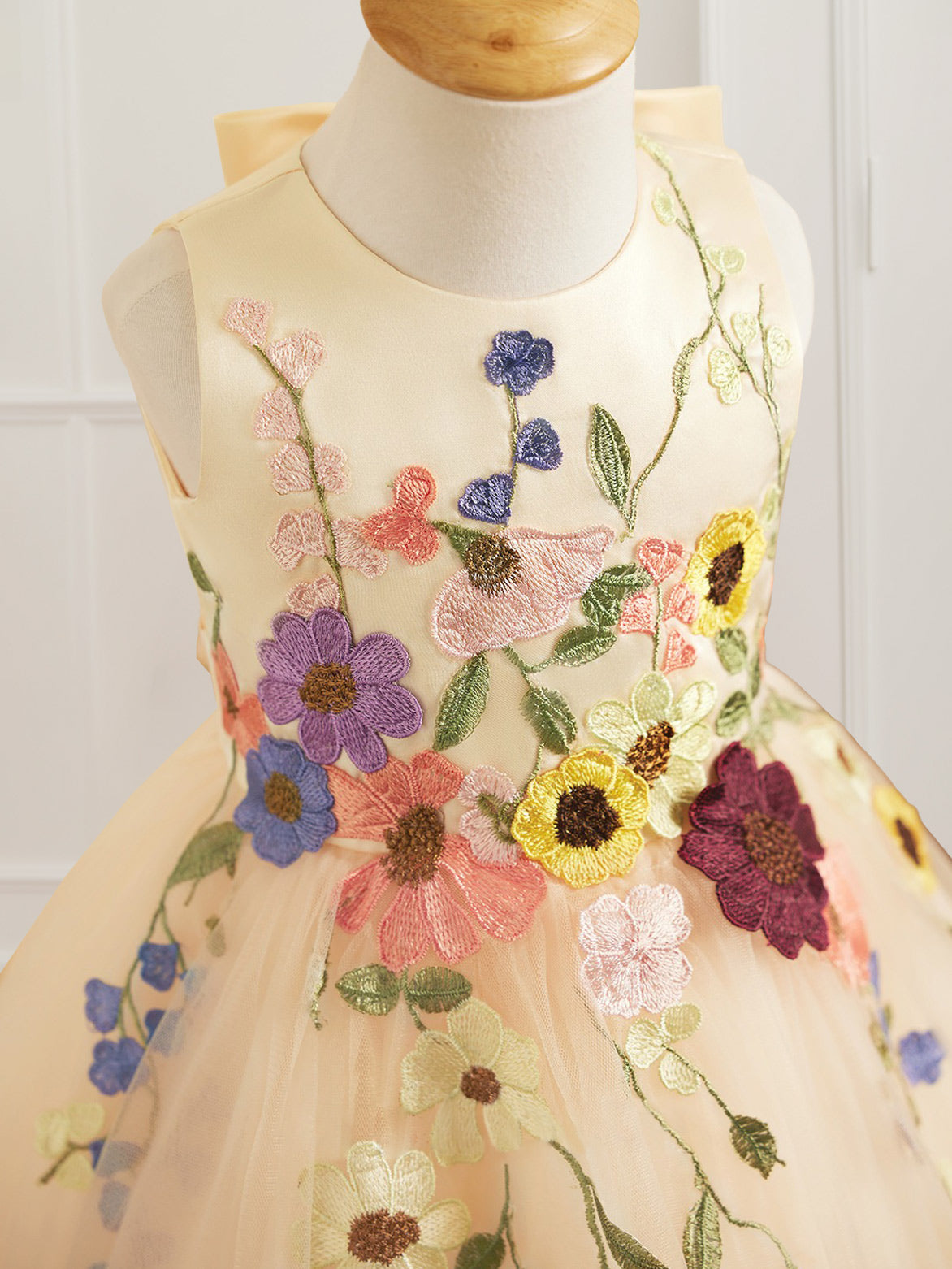 A-Line/Princess Scoop Neck Sleeveless Knee-Length Flower Girl Dress with 3D Flowers & Bowknot Ivory