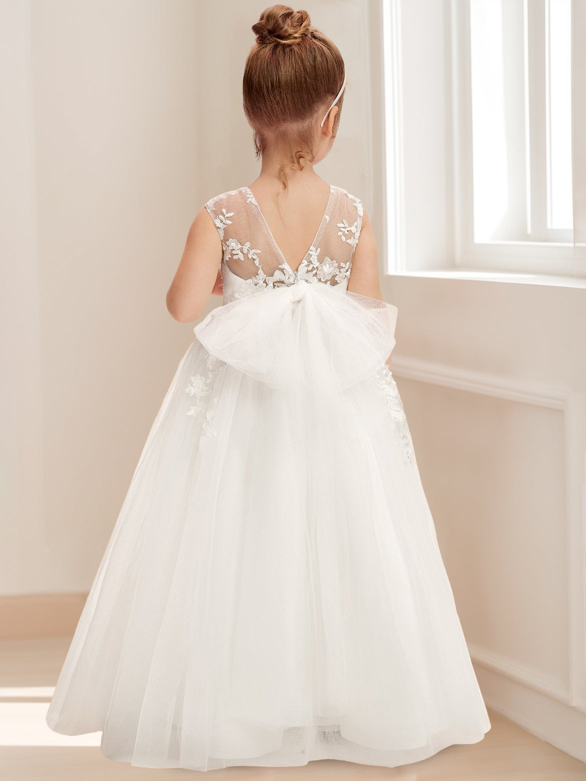 Ball Gown Scoop Neck Sleeveless Knee-Length Flower Girl Dress with Lace Appliques & Bowknot Daffodil