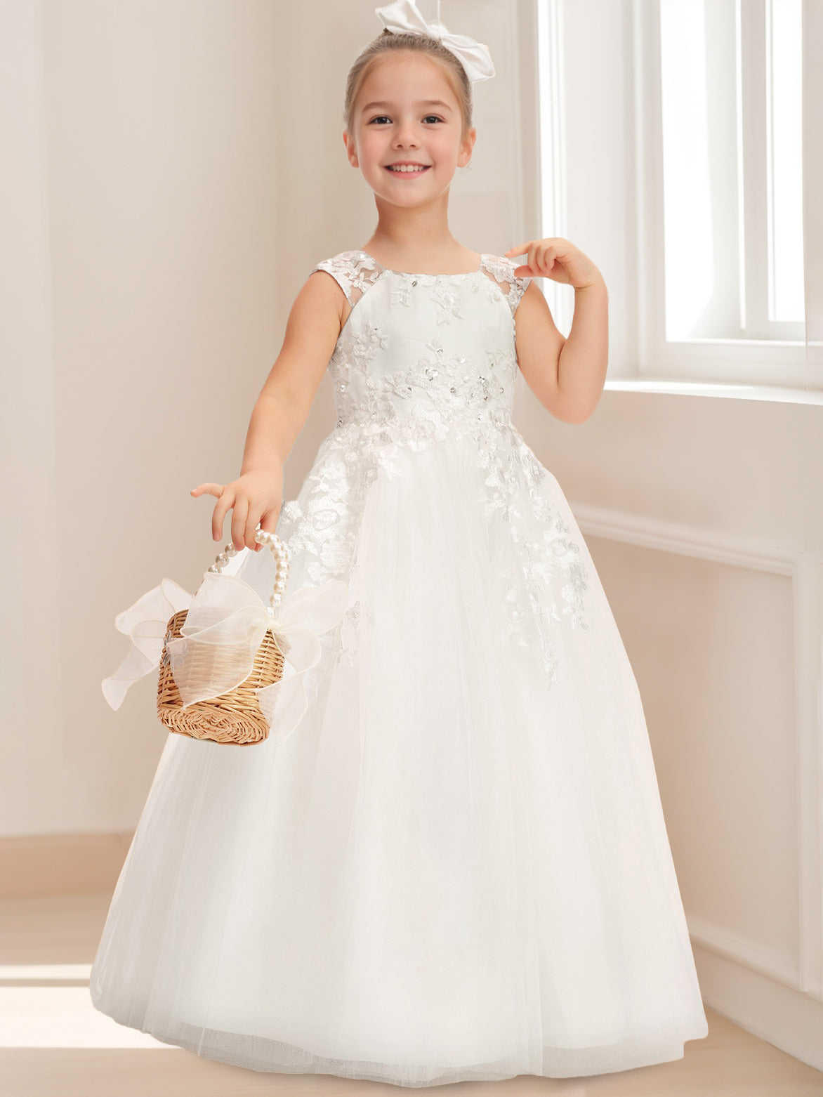 Ball Gown Scoop Neck Sleeveless Knee-Length Flower Girl Dress with Lace Appliques & Bowknot White