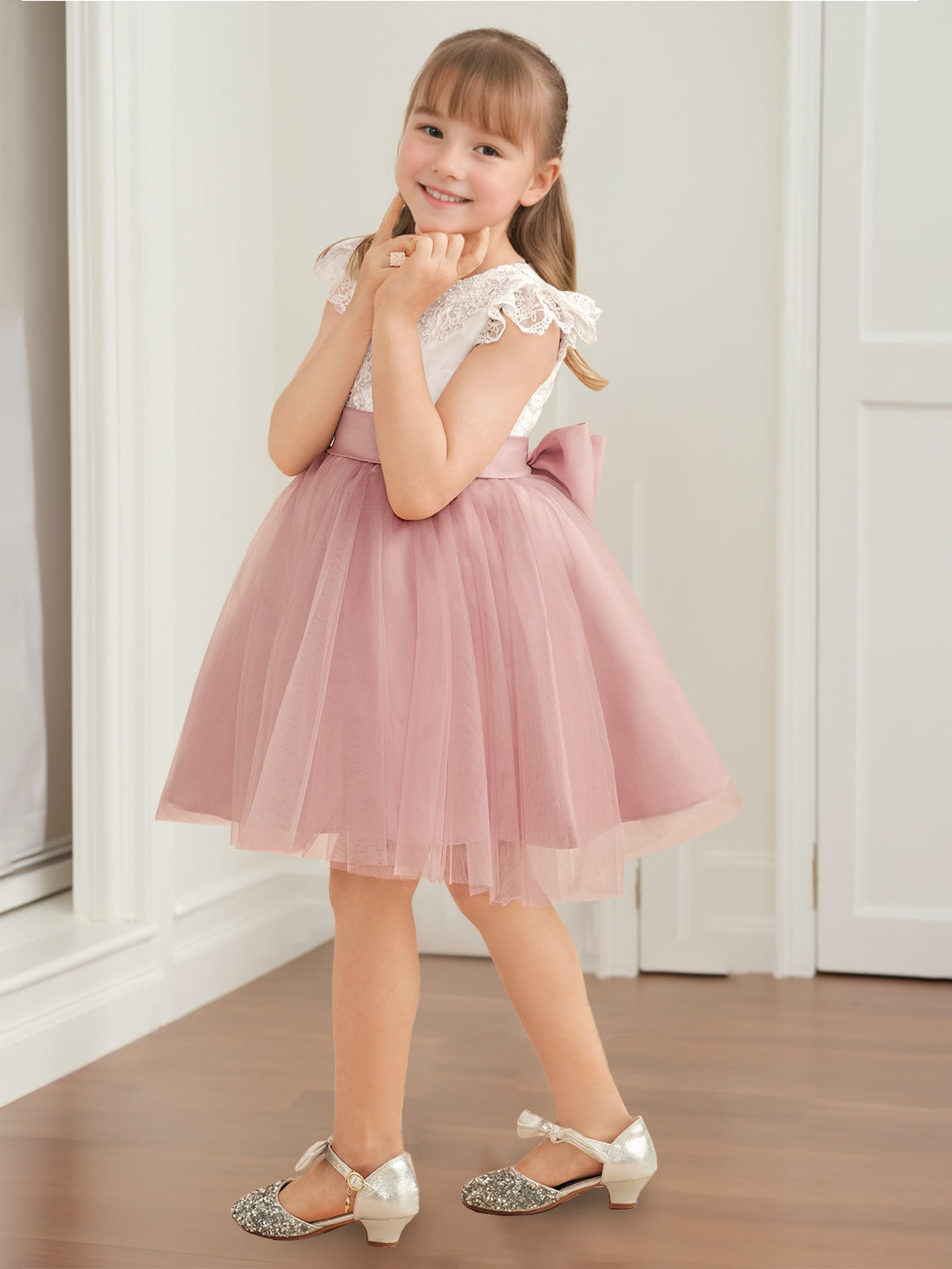 A-Line/Princess Scoop Neck Short Sleeves Knee-Length Flower Girl Dress with Appliques & Bowknot Sky Blue