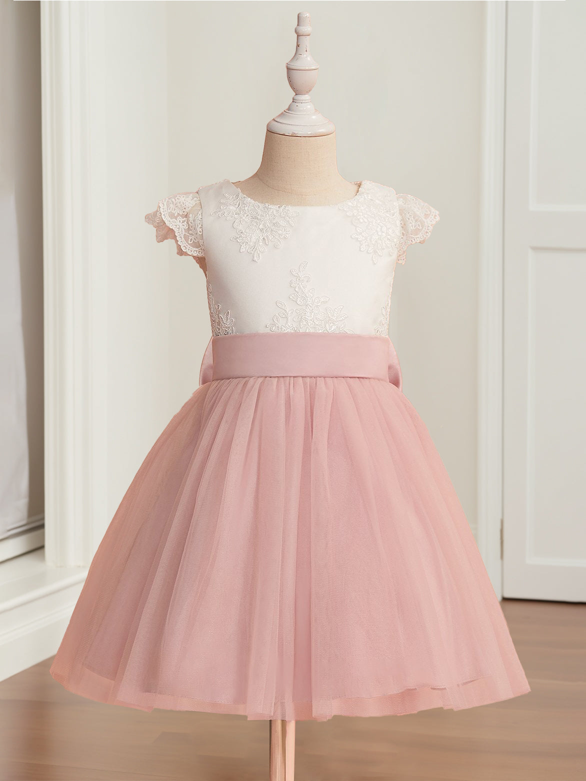 A-Line/Princess Scoop Neck Short Sleeves Knee-Length Flower Girl Dress with Appliques & Bowknot Burgundy