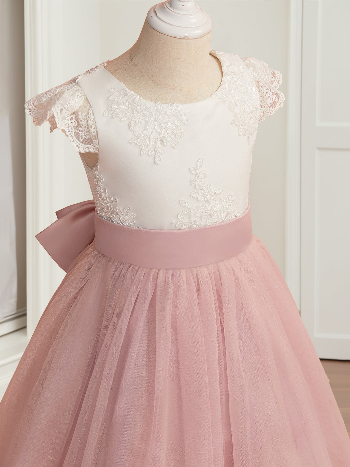 A-Line/Princess Scoop Neck Short Sleeves Knee-Length Flower Girl Dress with Appliques & Bowknot Ivory