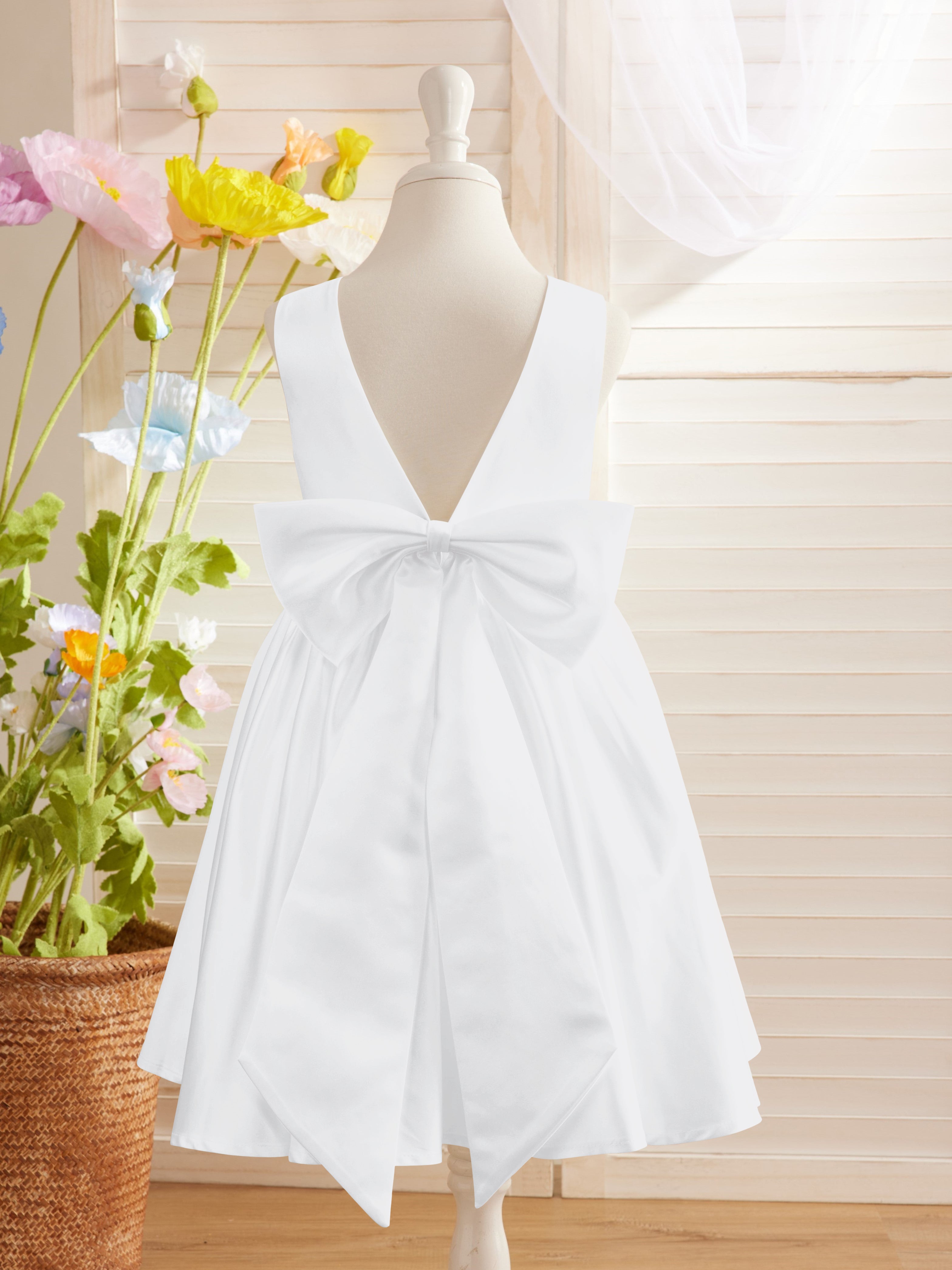 Elegant A-line Satin V-Back Bow Knee-length Flower Girl Dress White