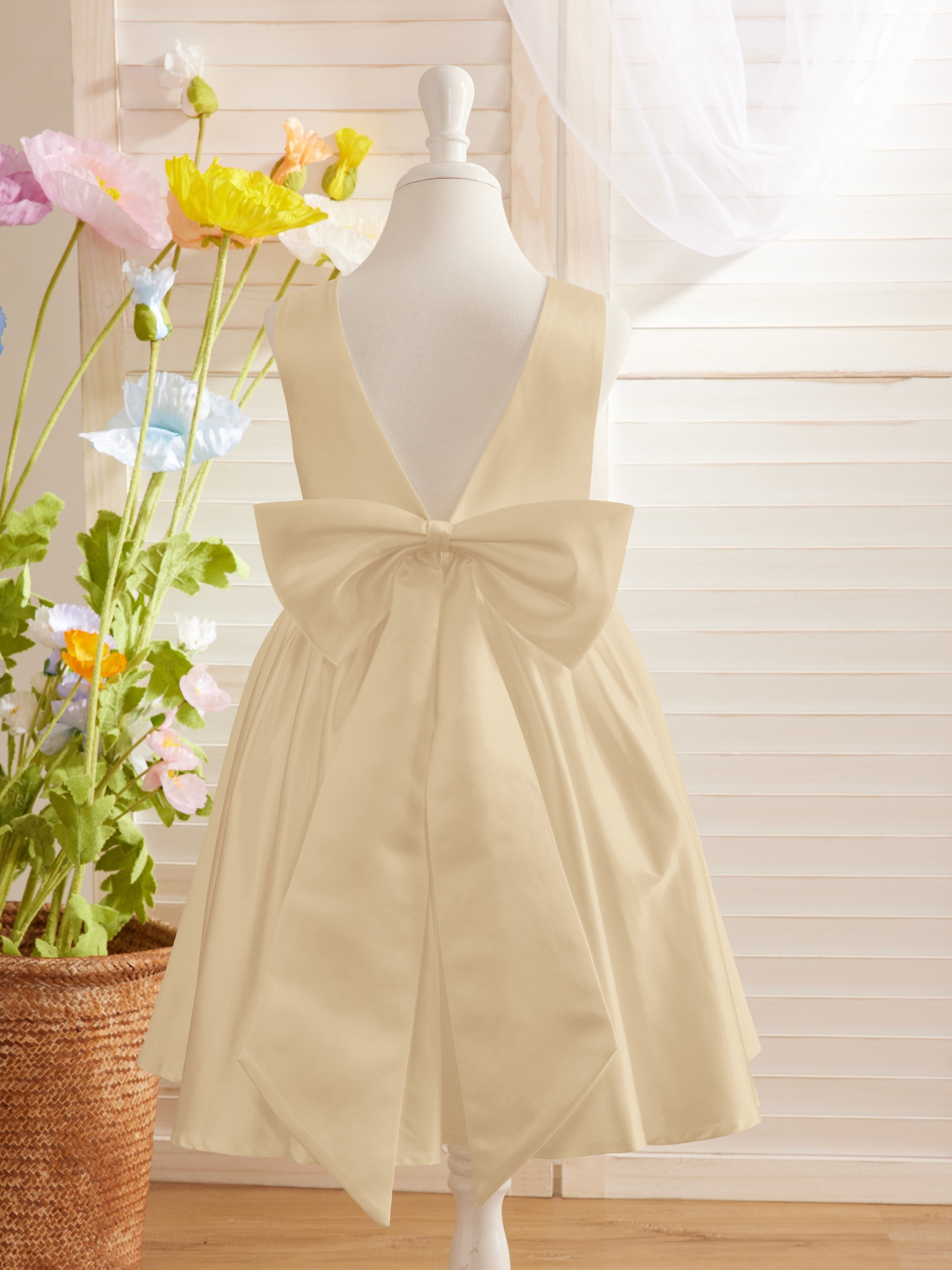 Elegant A-line Satin V-Back Bow Knee-length Flower Girl Dress Champagne
