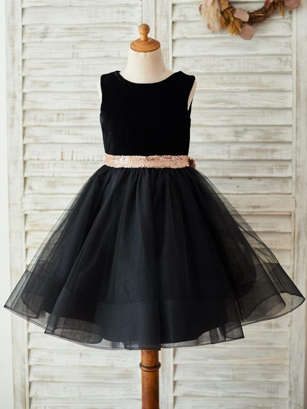 Black Velvet Heart-Shaped Back Sequin Bow Knee-length Dress Black