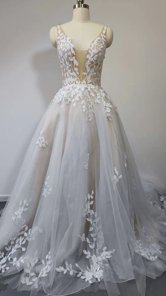 A-Line/Princess V-Neck Floor-length Lace Wedding Dress Champagne