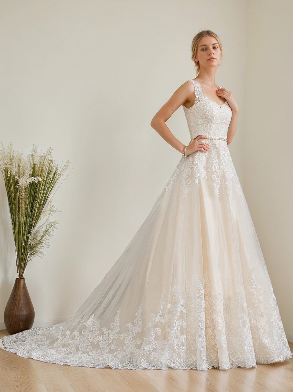 A-Line/Princess Sweetheart Neck Sleeveless Floor-Length Long Wedding Dresses with Appliques Champagne