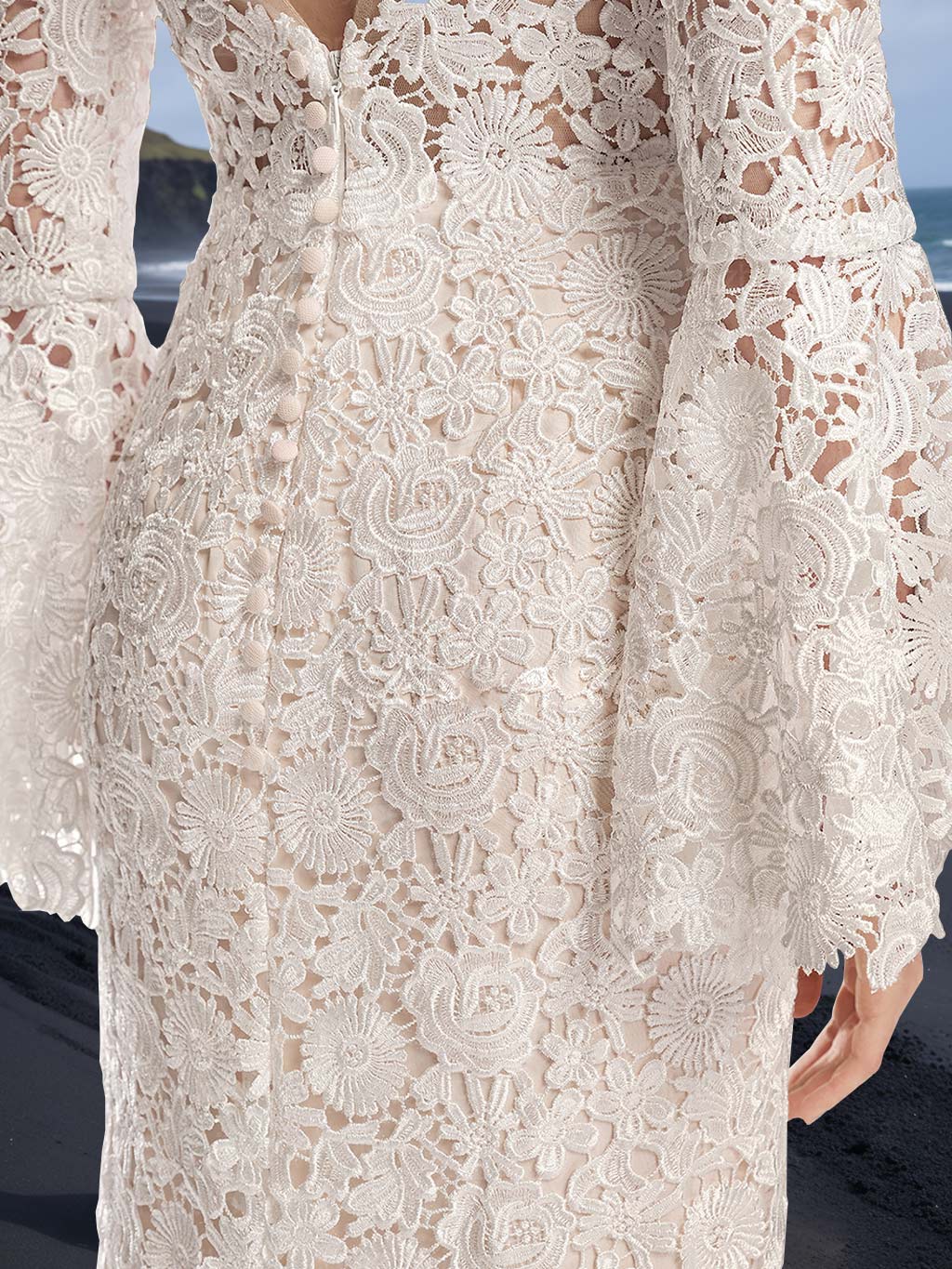 Trumpet/Mermaid Scoop Neck Long Sleeves Floor-length Wedding Dress with Lace Appliques Champagne
