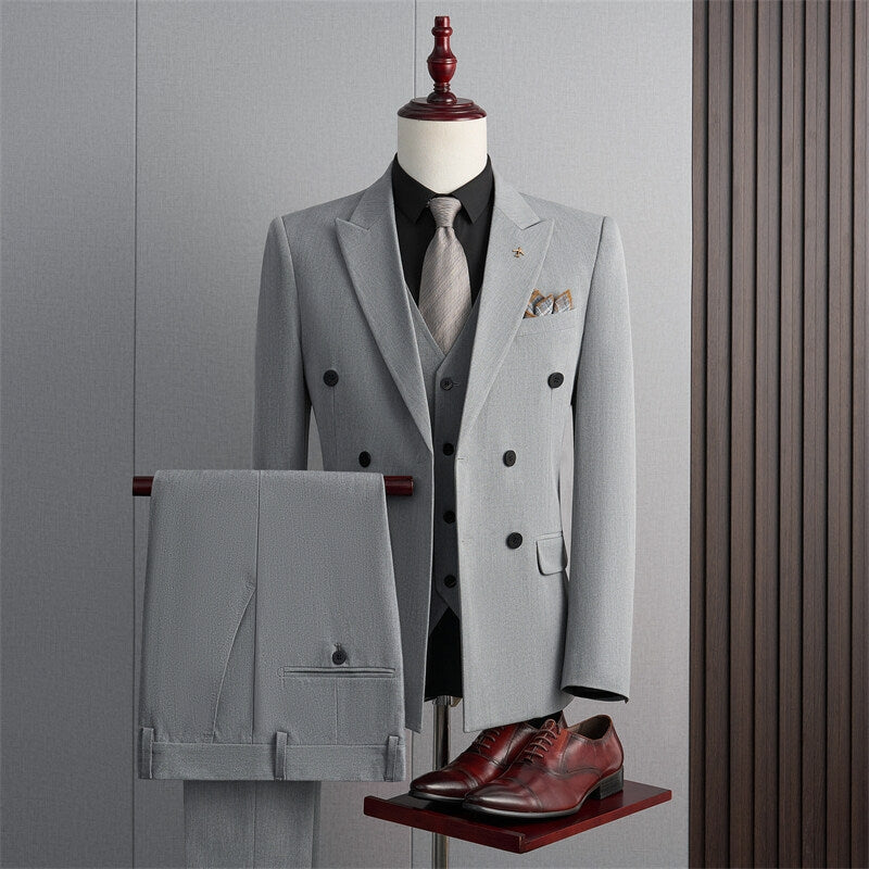 Tailored Fit Peaked Lapel Double Breasted Four-buttons 3 Pieces Men's Formal Suits Light Gray