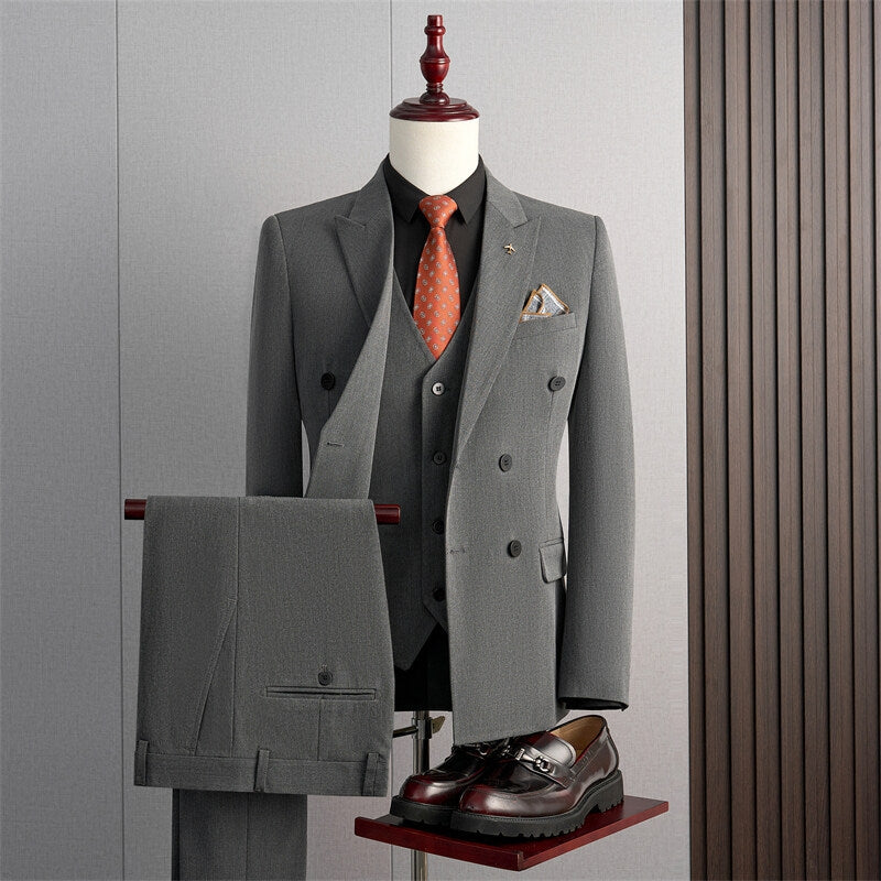 Tailored Fit Peaked Lapel Double Breasted Four-buttons 3 Pieces Men's Formal Suits Mid Gray
