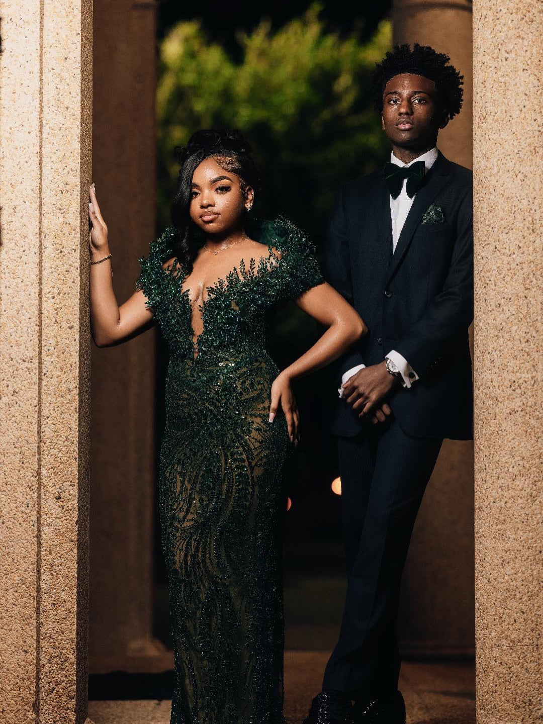 Emerald Green 3D Leaf Crystal Beaded Deep V-Neck Sheer Illusion Mermaid Prom Dress with Cap Sleeves