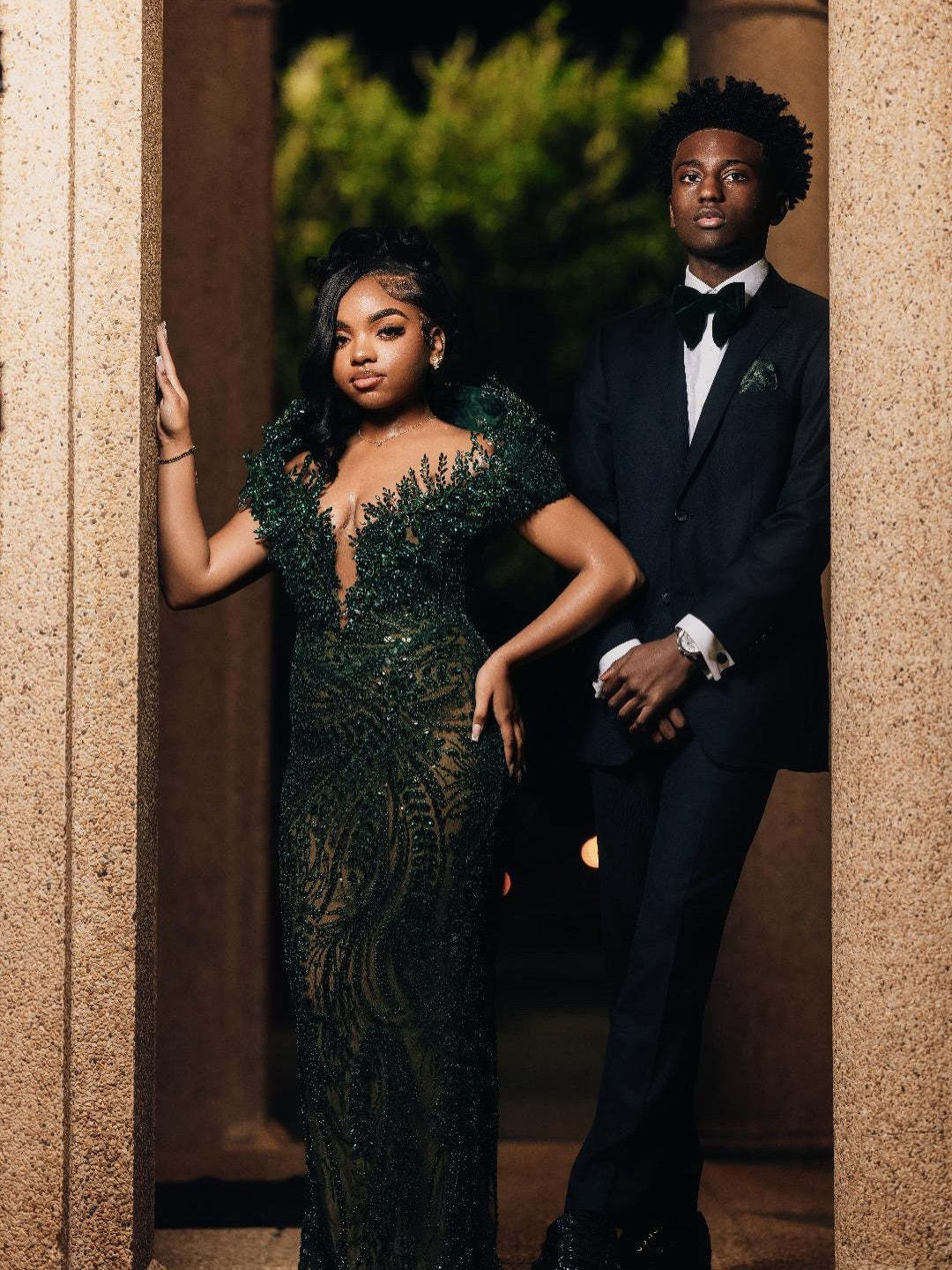 Emerald Green 3D Leaf Crystal Beaded Deep V-Neck Sheer Illusion Mermaid Prom Dress with Cap Sleeves