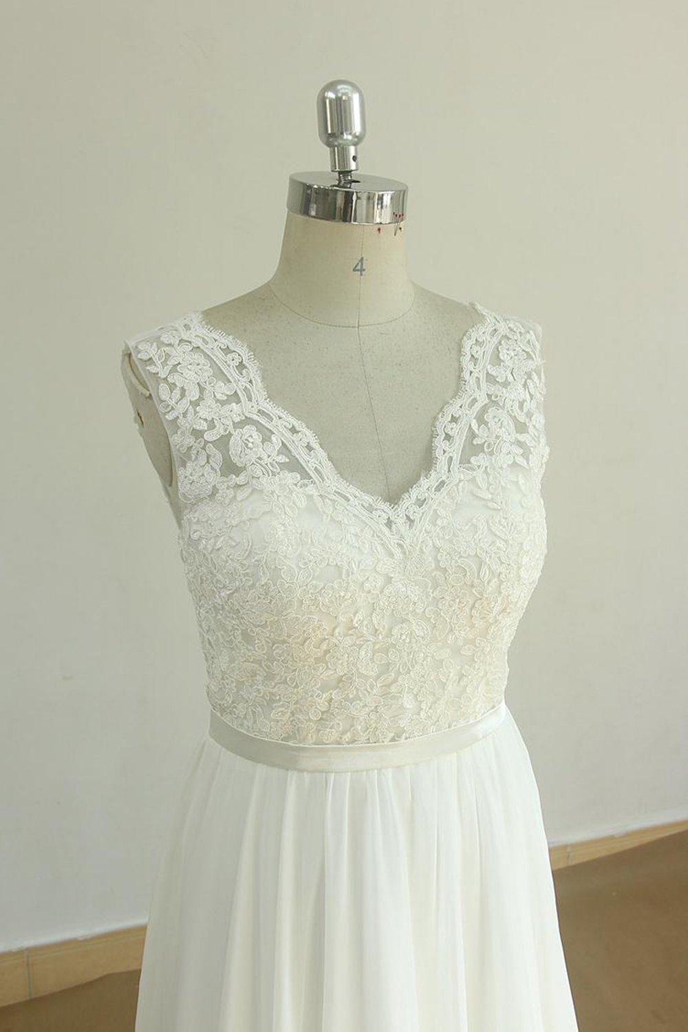LLELLA Elegant V-neck Sleeveless Lace Wedding Dresses White A-line Chiffon Bridal Gown On Sale-LLELLA