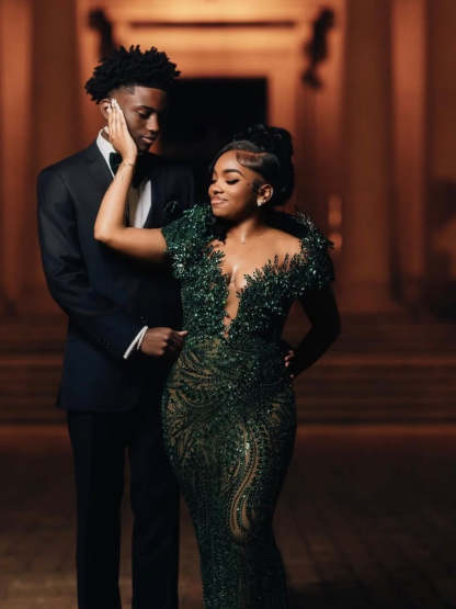 Emerald Green 3D Leaf Crystal Beaded Deep V-Neck Sheer Illusion Mermaid Prom Dress with Cap Sleeves