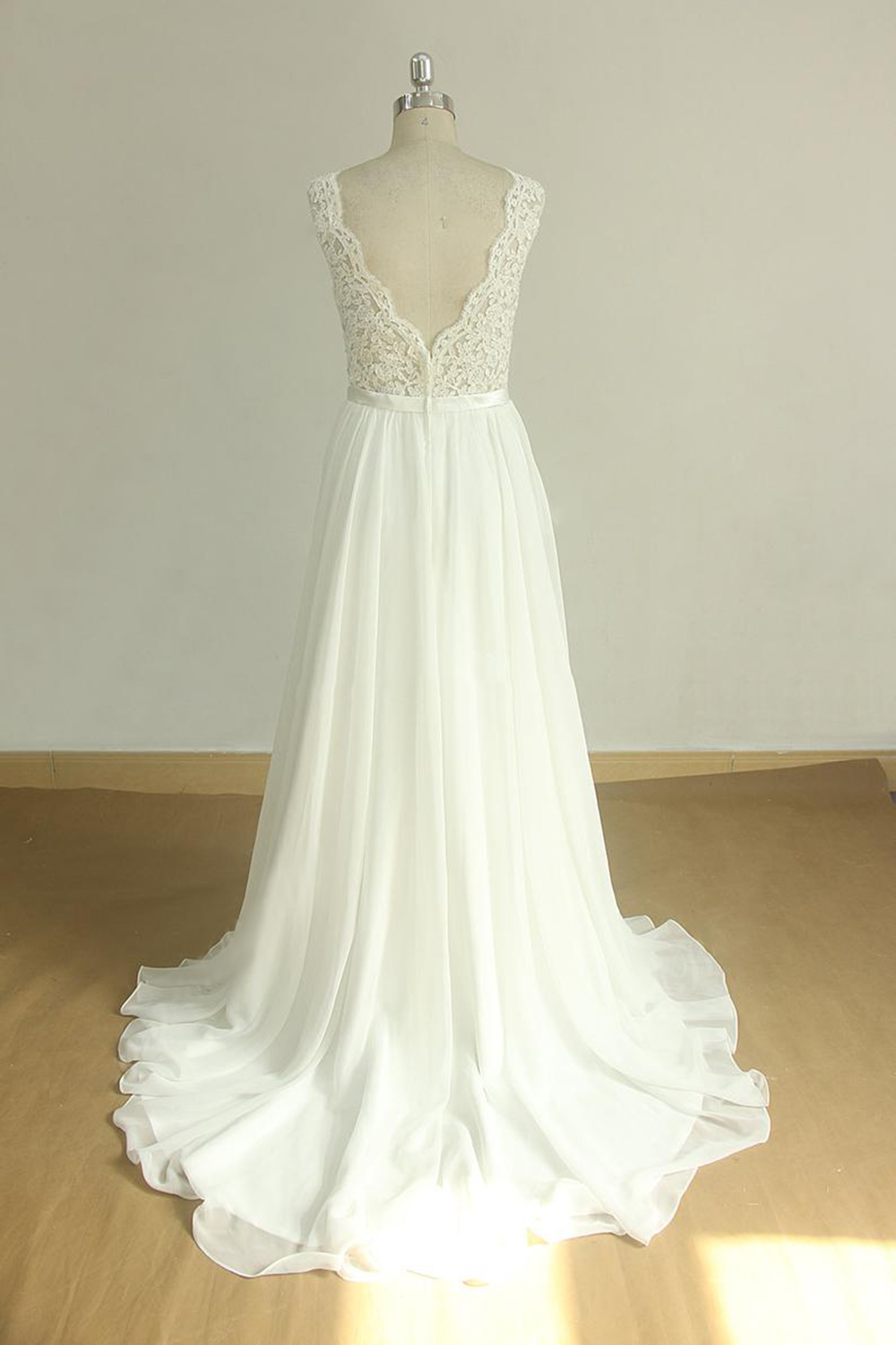 LLELLA Elegant V-neck Sleeveless Lace Wedding Dresses White A-line Chiffon Bridal Gown On Sale-LLELLA