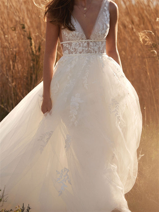 A-Line/Princess V-Neck Floor-length Wedding Dress Champagne