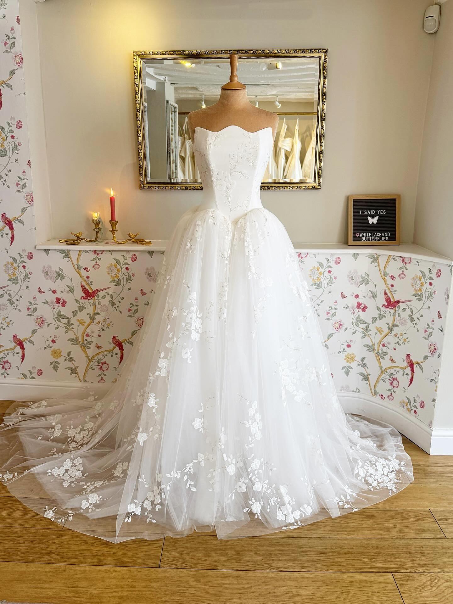 White Strapless Scallop Sweetheart Floral Embroidered Tulle Ball Gown Wedding Dress with Bow Waist and Cathedral Train