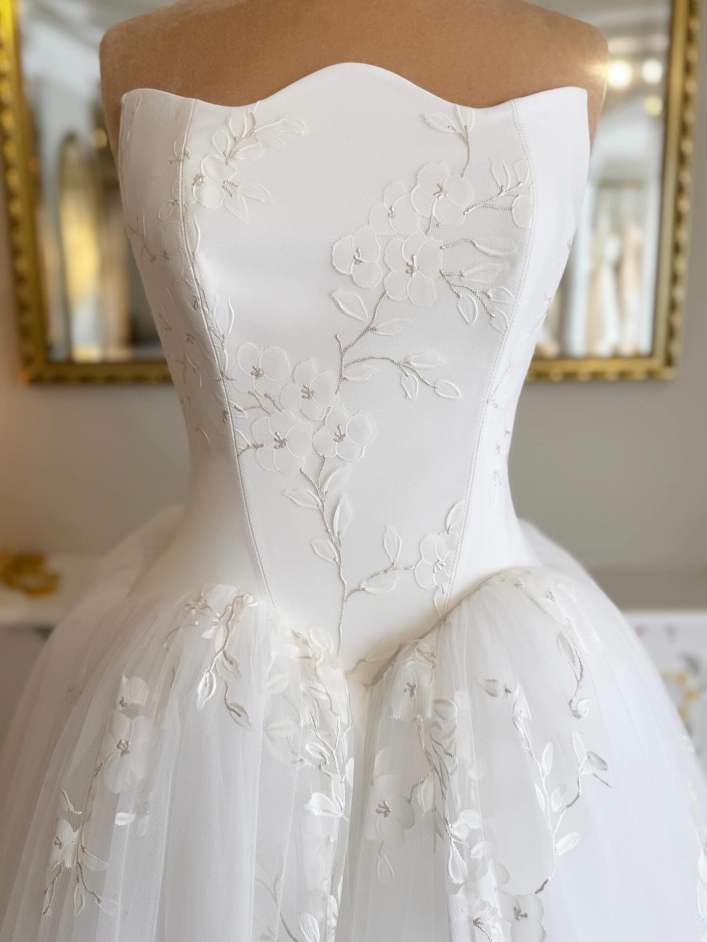 White Strapless Scallop Sweetheart Floral Embroidered Tulle Ball Gown Wedding Dress with Bow Waist and Cathedral Train