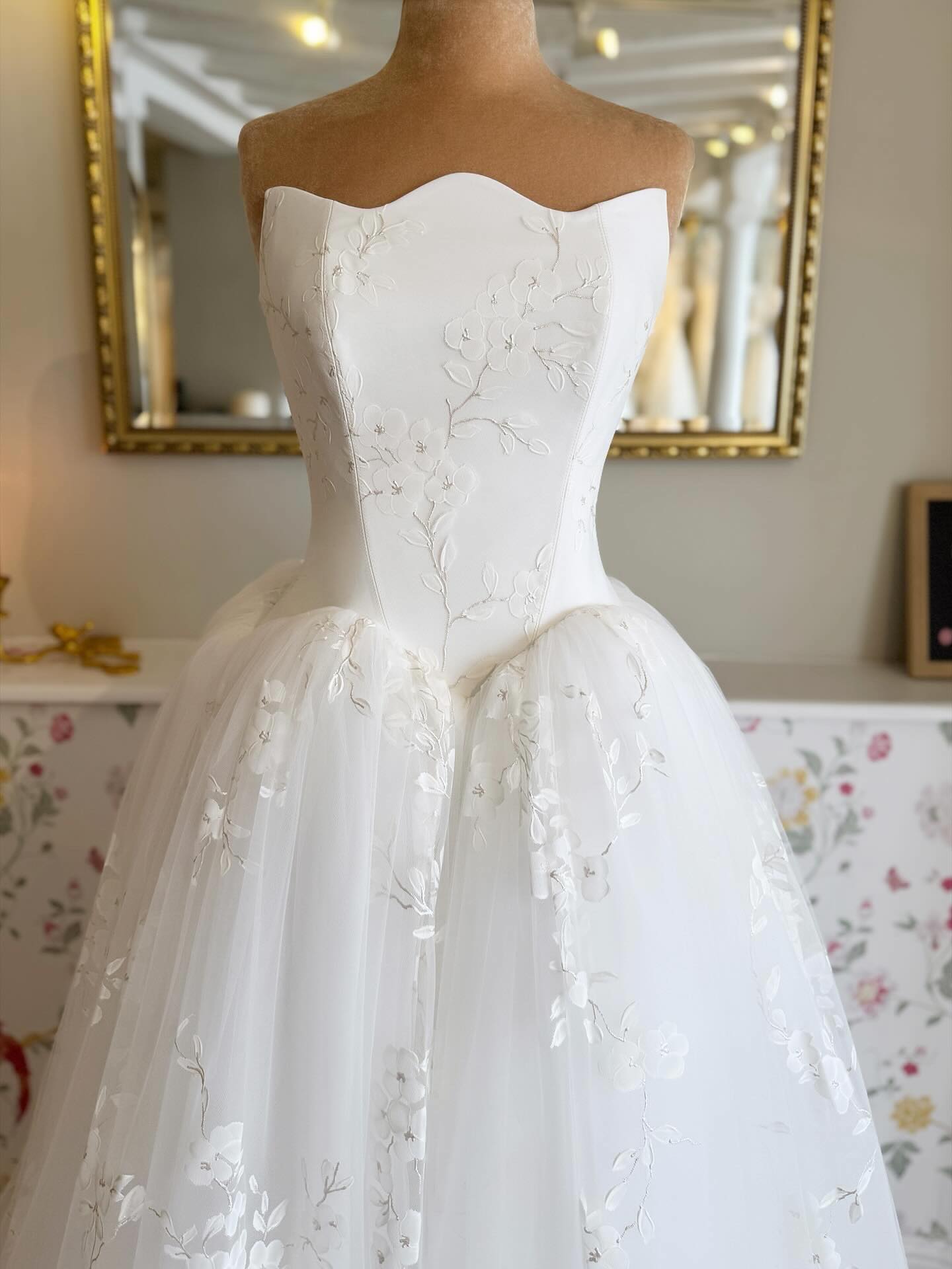 White Strapless Scallop Sweetheart Floral Embroidered Tulle Ball Gown Wedding Dress with Bow Waist and Cathedral Train
