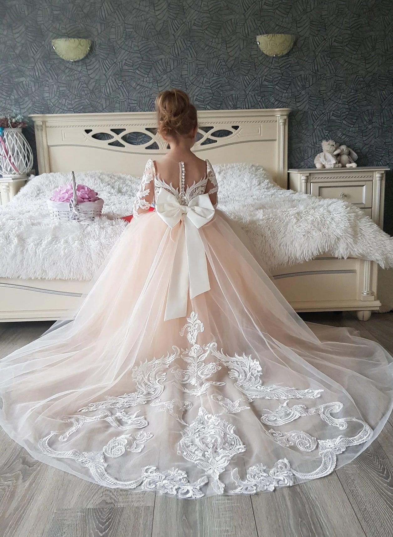 A-Line/Princess Sheer Neck Tulle Flower Girl Dresses with Applique & Bowknot Peach