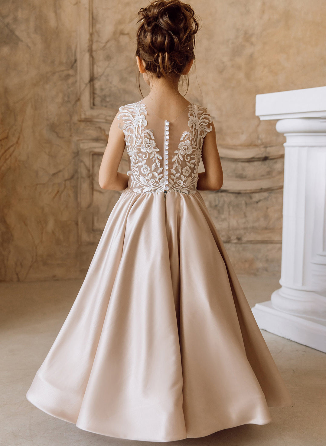 A-Line/Princess Satin Flower Girl Dresses with Applique Champagne