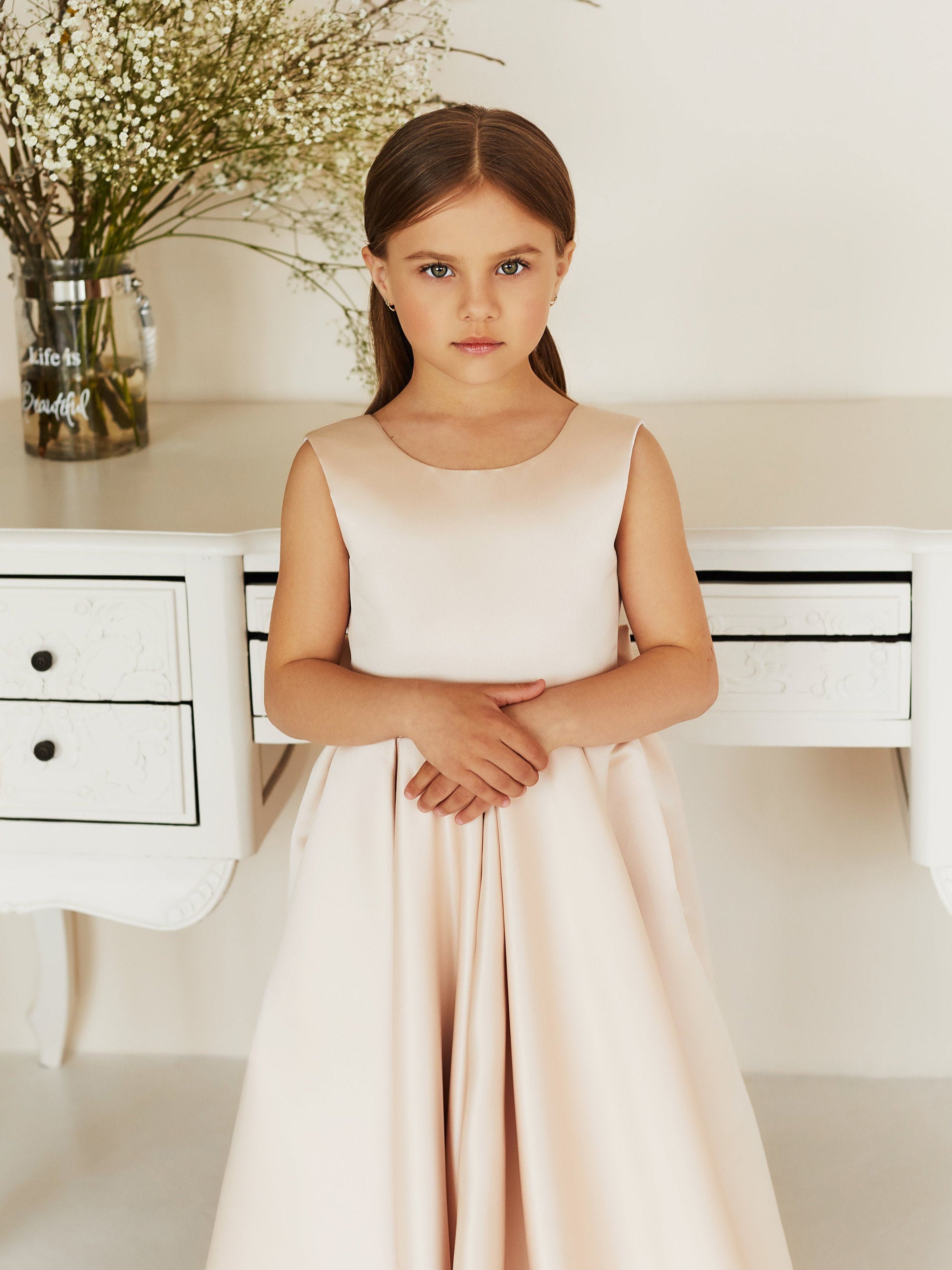 A-Line/Princess Round Neck Satin Sleeveless Flower Girl Dresses with Opened Back & Bow As Pic