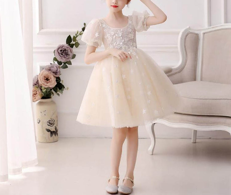 A-Line/Princess Short Sleeves Knee Length Lace Flower Girl Dresses with Appliques Champagne
