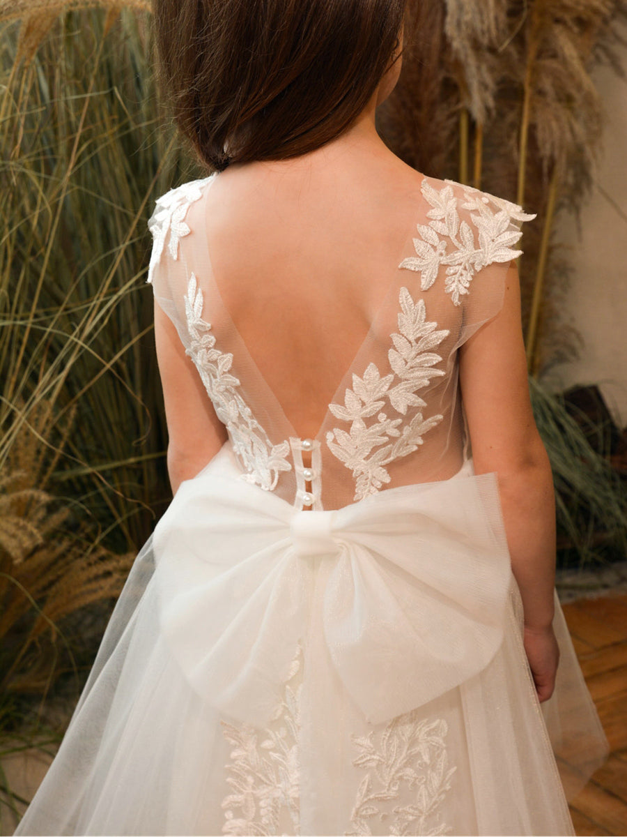 A-Line/Princess Scoop Elegant Flower Girl Dress With Lace Appliques & Bow & Pearls White