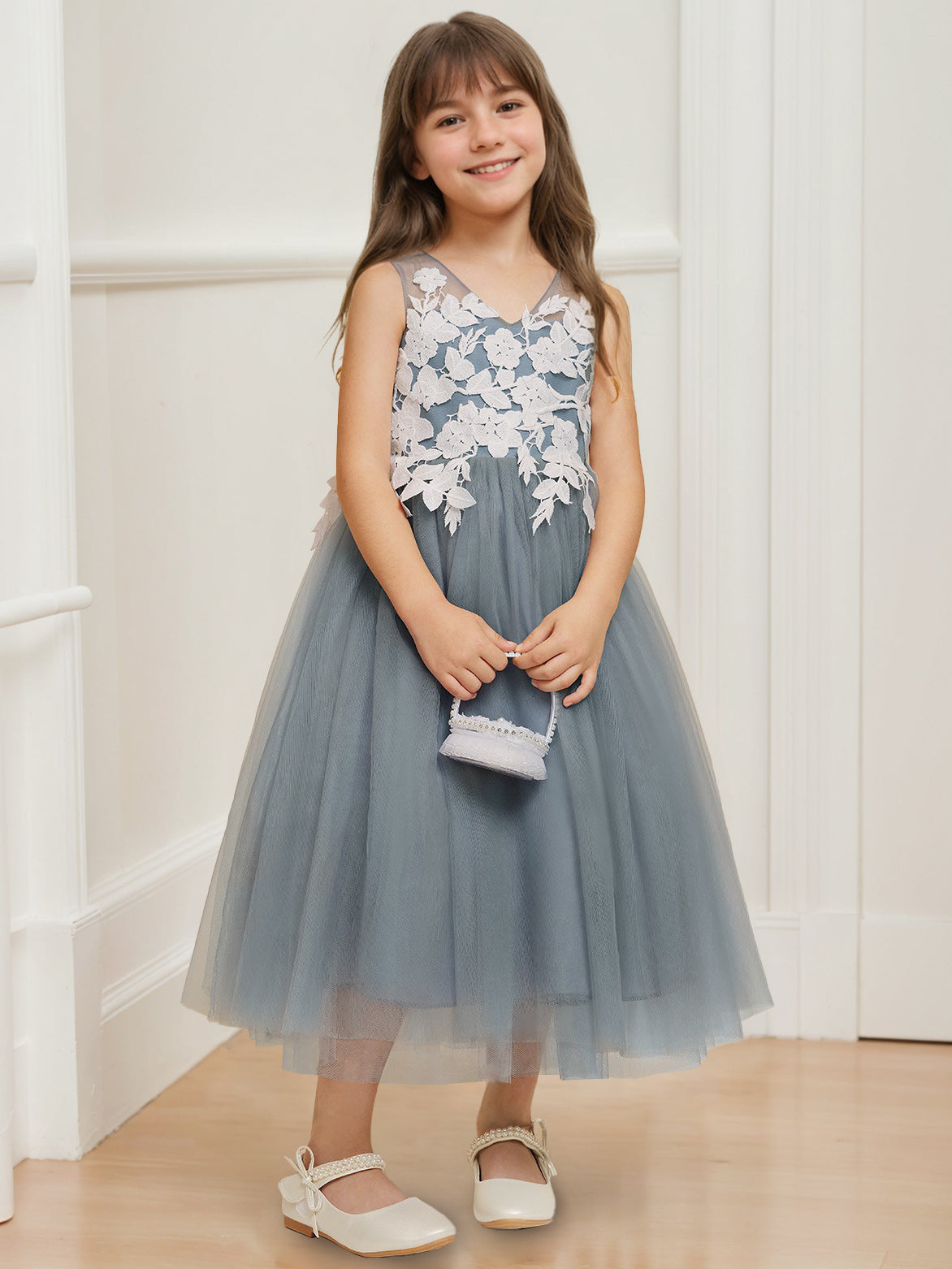 A-Line/Princess V-Neck Sleeveless Tea-Length Flower Girl Dresses with Bow & Lace Appliques As Pic