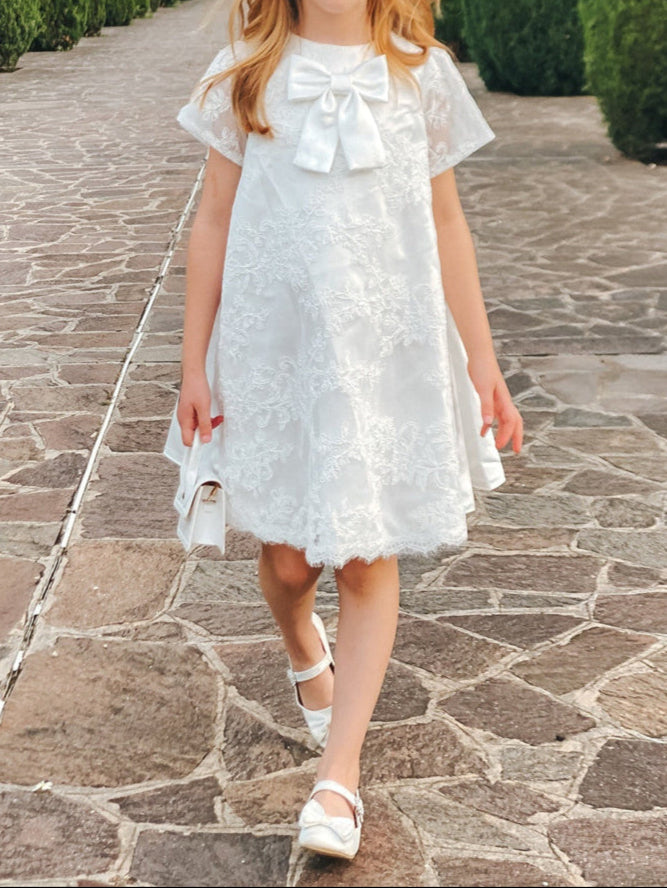 A-Line/Princess Scoop Short Sleeves Knee-Length Pleated Flower Girl Dresses with Bows & Lace Appliques White